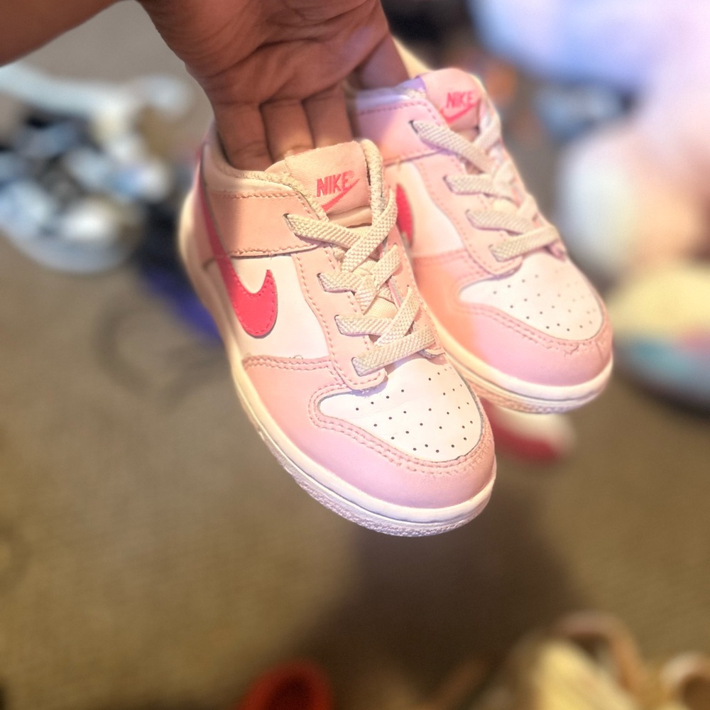 Nike Triple pink dunks